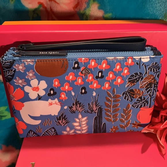 NWT! Kate spade Wristlet - Picture 1 of 16
